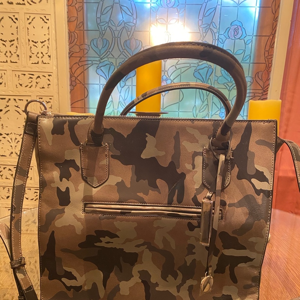 GILI Bag in camo. Very cool, large bag, use for work every day, or a weekender.